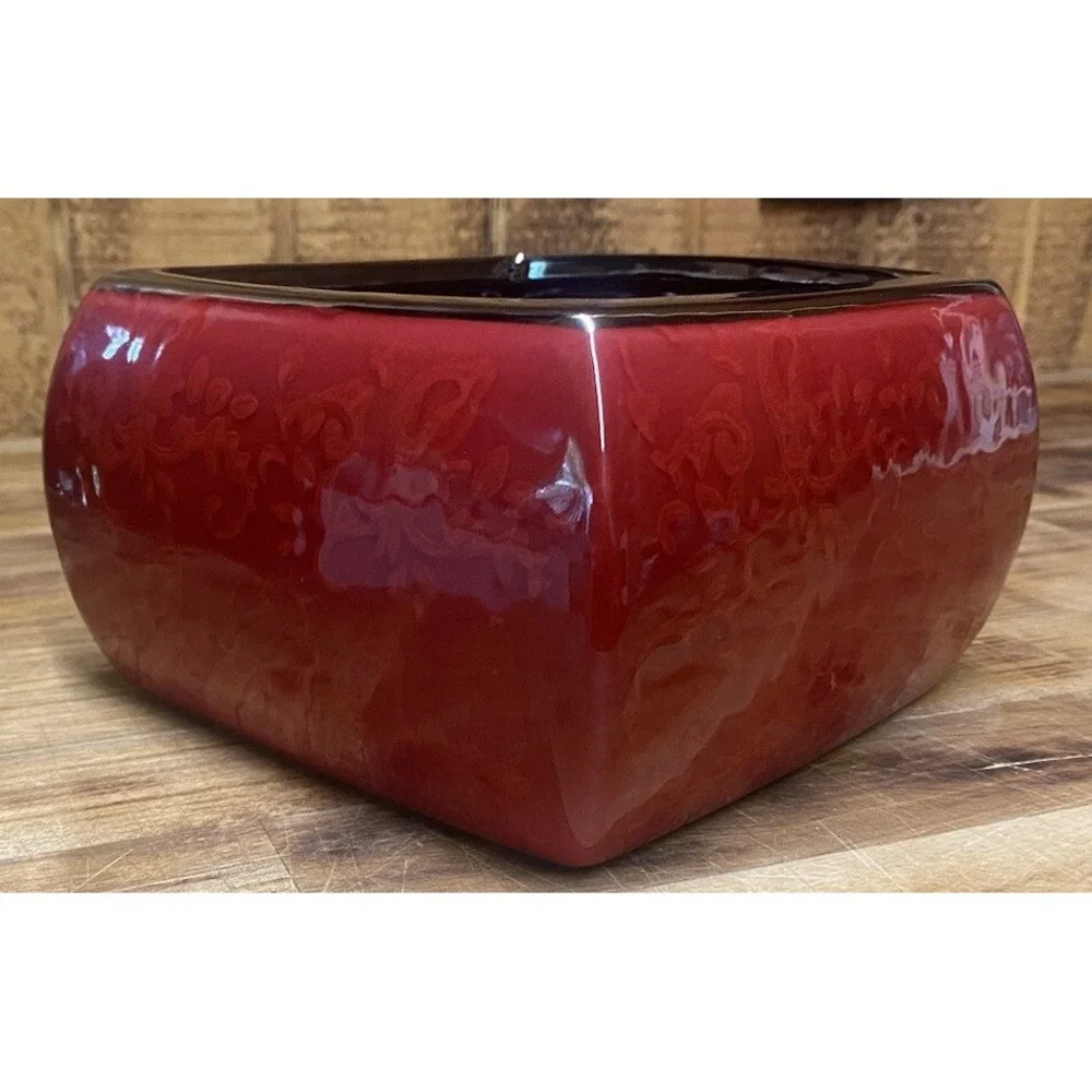 Maroon Silver & Black Potter‎ With Vine Design